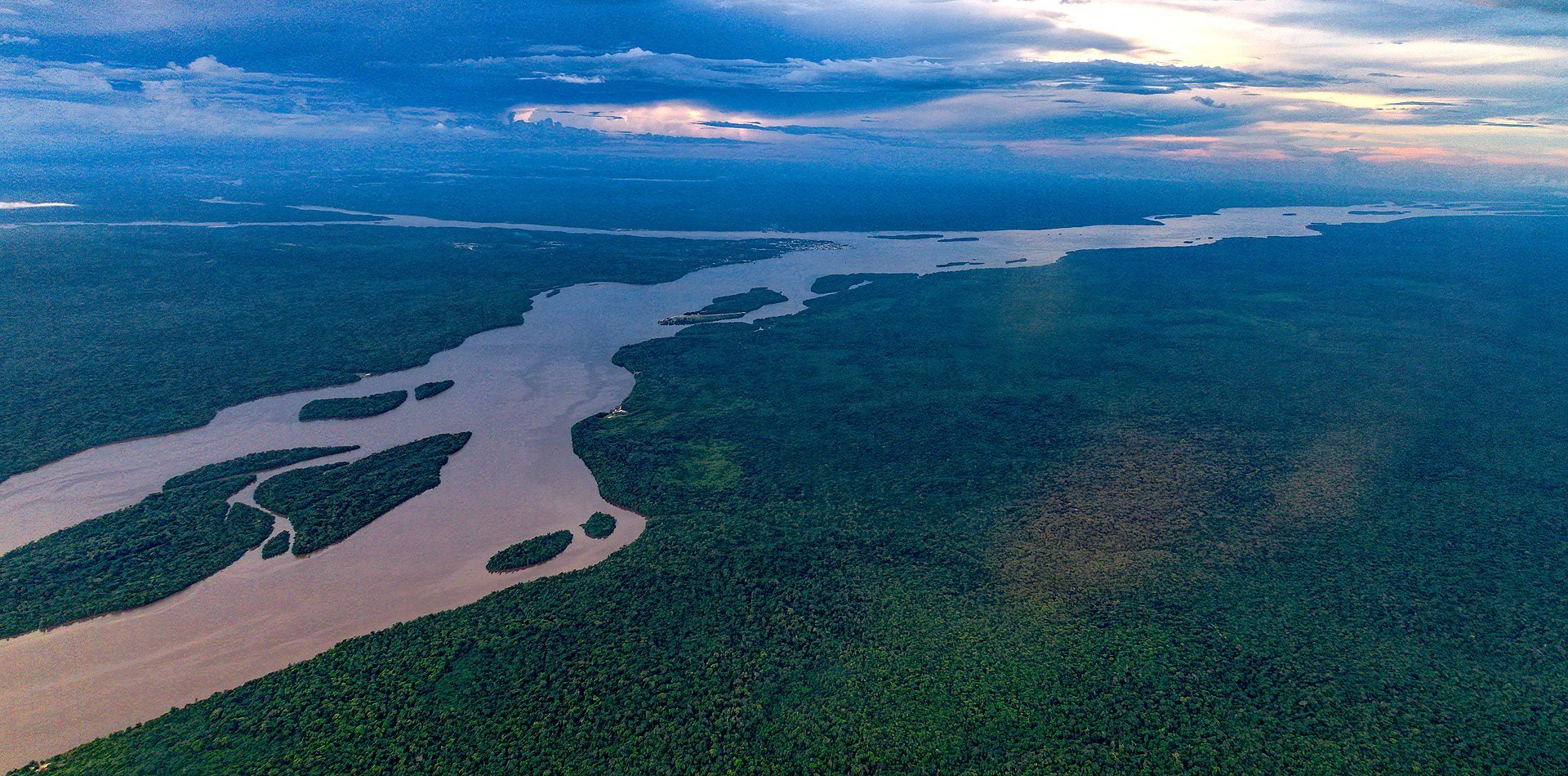 1920px Essequibo River