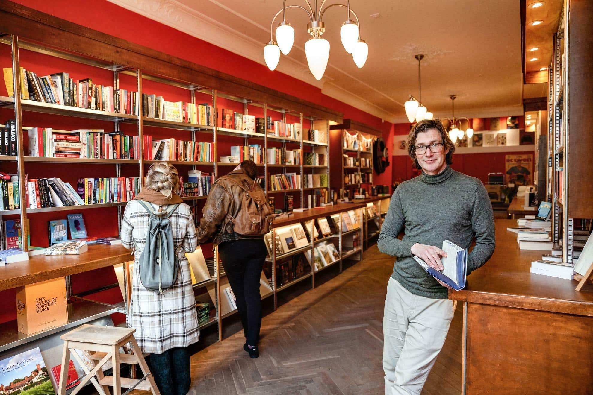 1 English Bookshop Dordrecht met Gerrit Jan Kruidenier jpeg c in Dordrecht