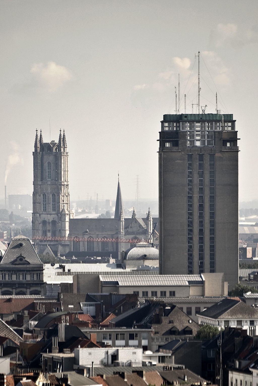 1024px-Ugent_boekentoren_675