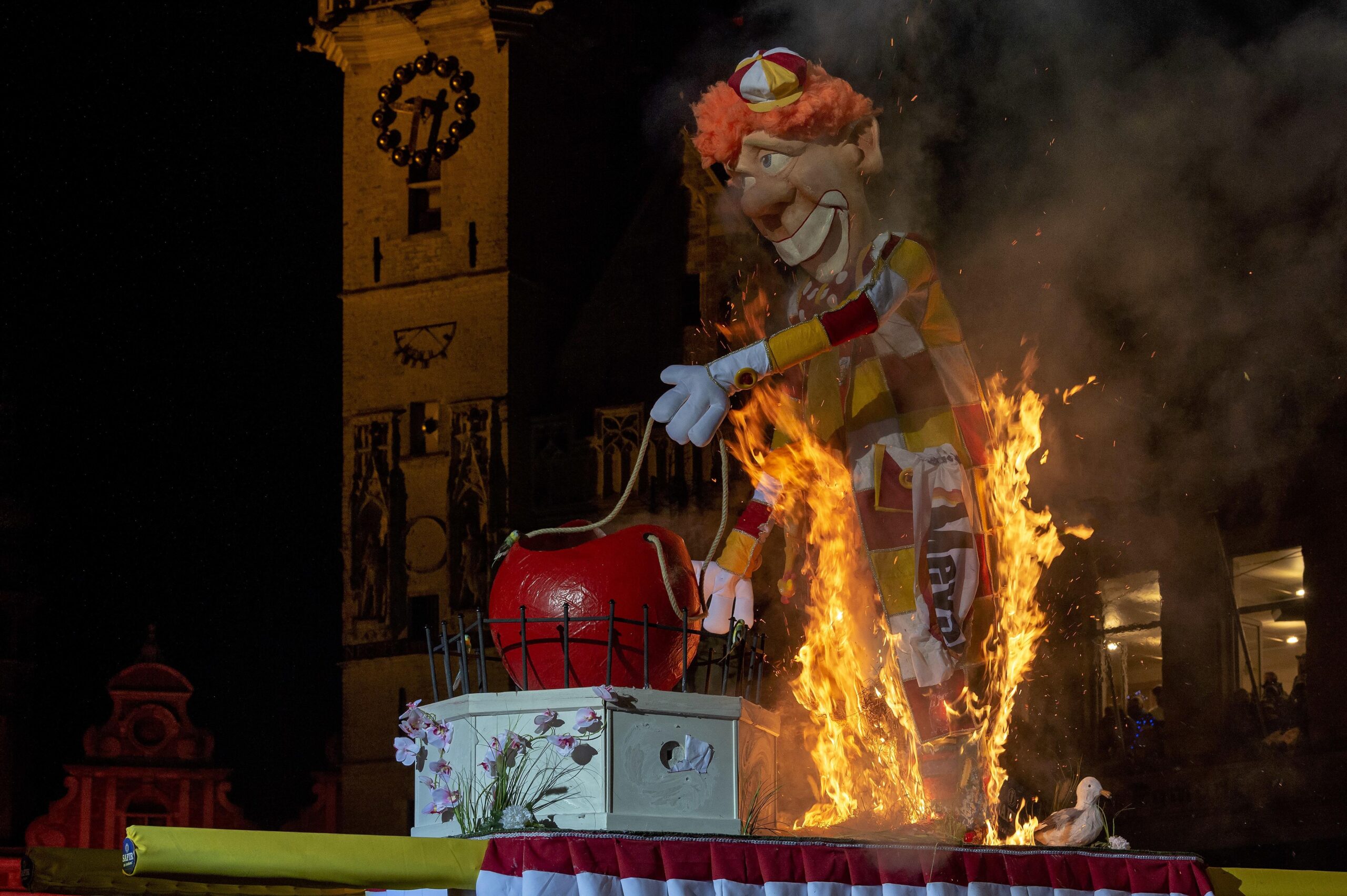 2019 carnaval popverbranding pop in vlammen op Grote Markt Cameraad 3 web min