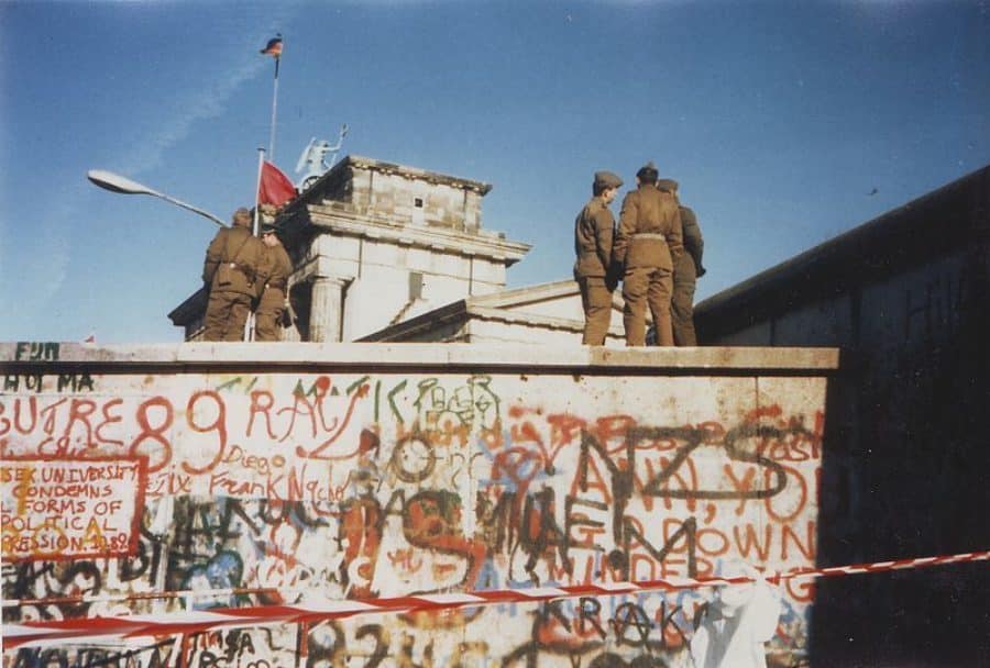 800px Berlin wall