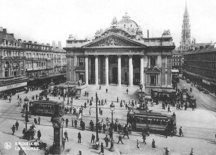 800px Brussel Beurs met trams