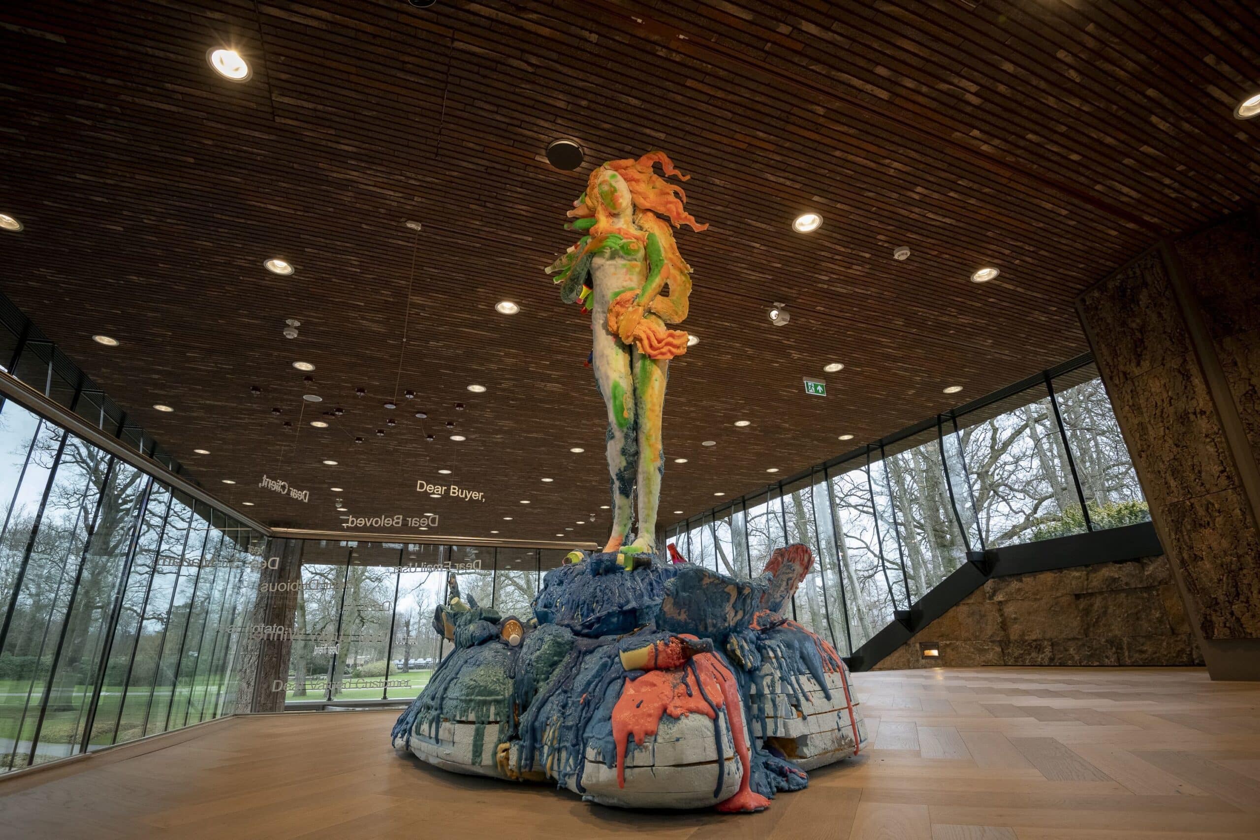 Dea Consumptia Godin van de Consumptie van Folkert de Jong LAM museum foto Corine Zijerveld