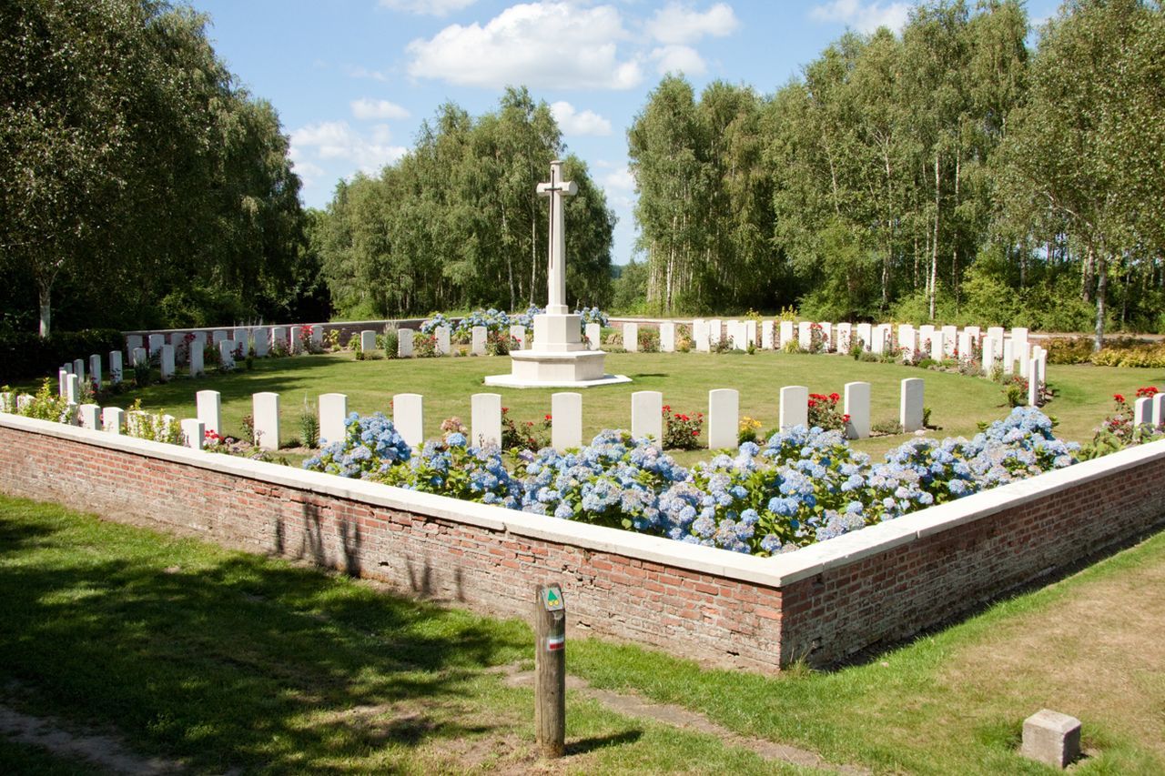 Hedge Row Trench Cemetery 10