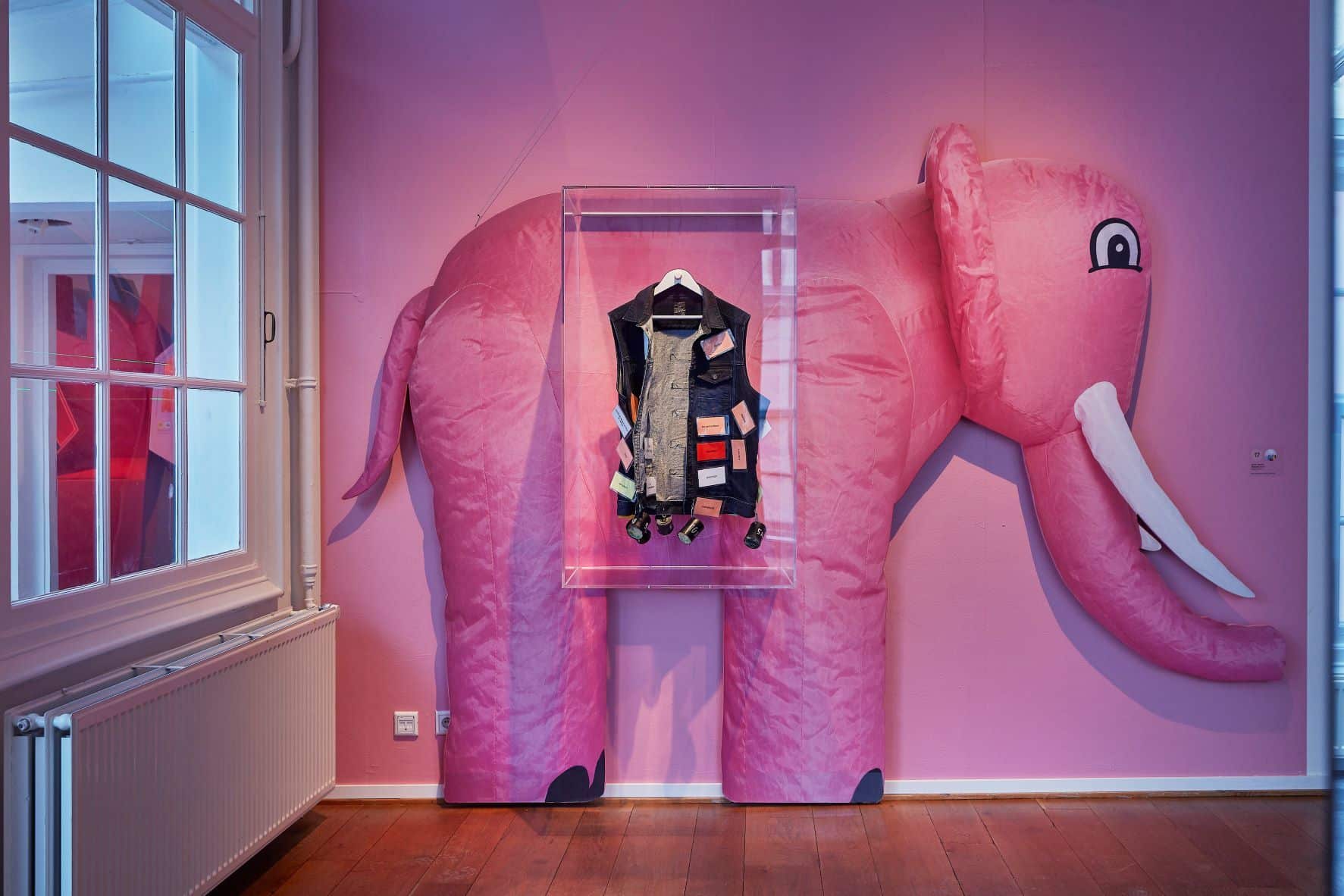 Museum van de Geest Dolhuys roze olifant en stigmajas Foto Bastiaan van Musscher 25