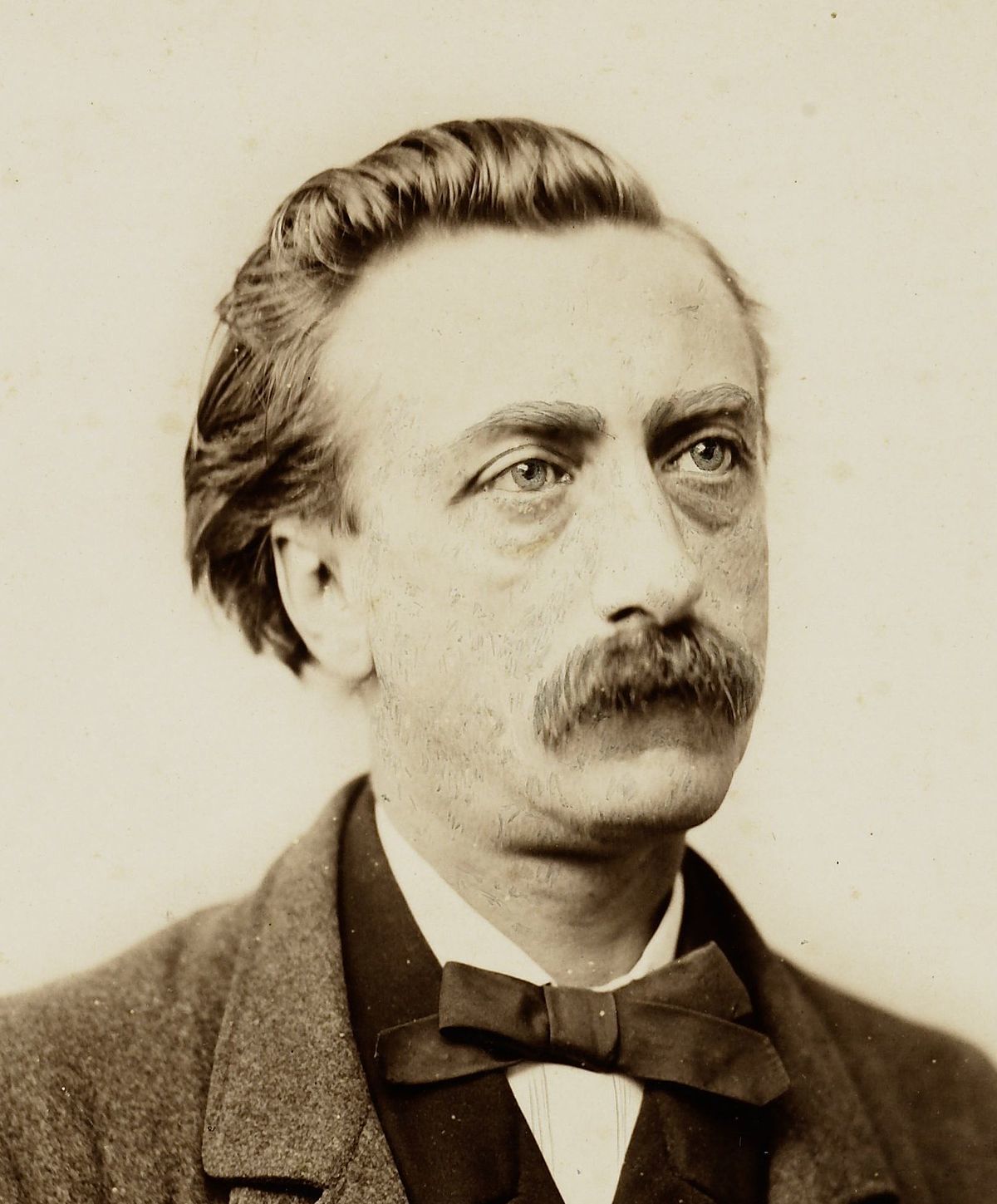 Portret_van_de_schrijver_Multatuli_cropped