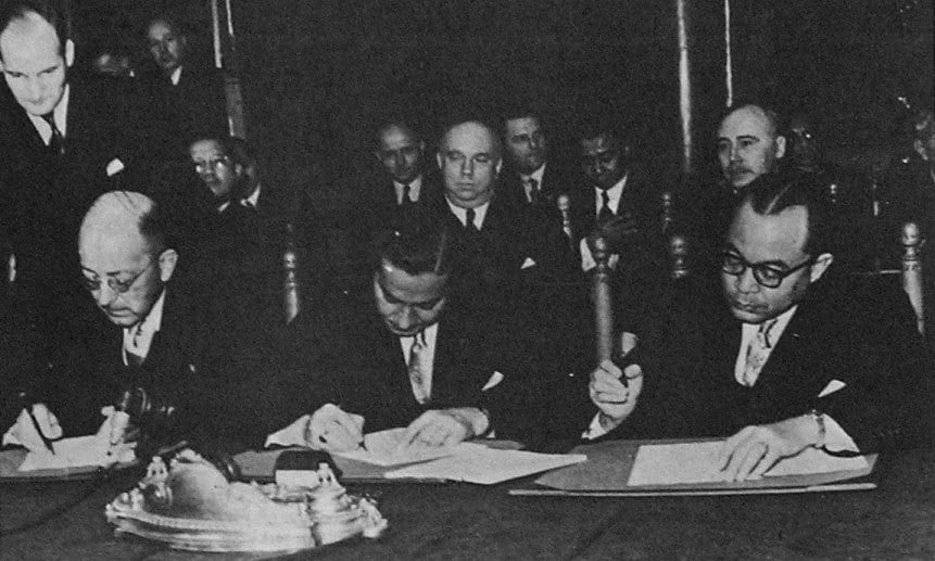 Round Table Signing 1949 Information Ministry