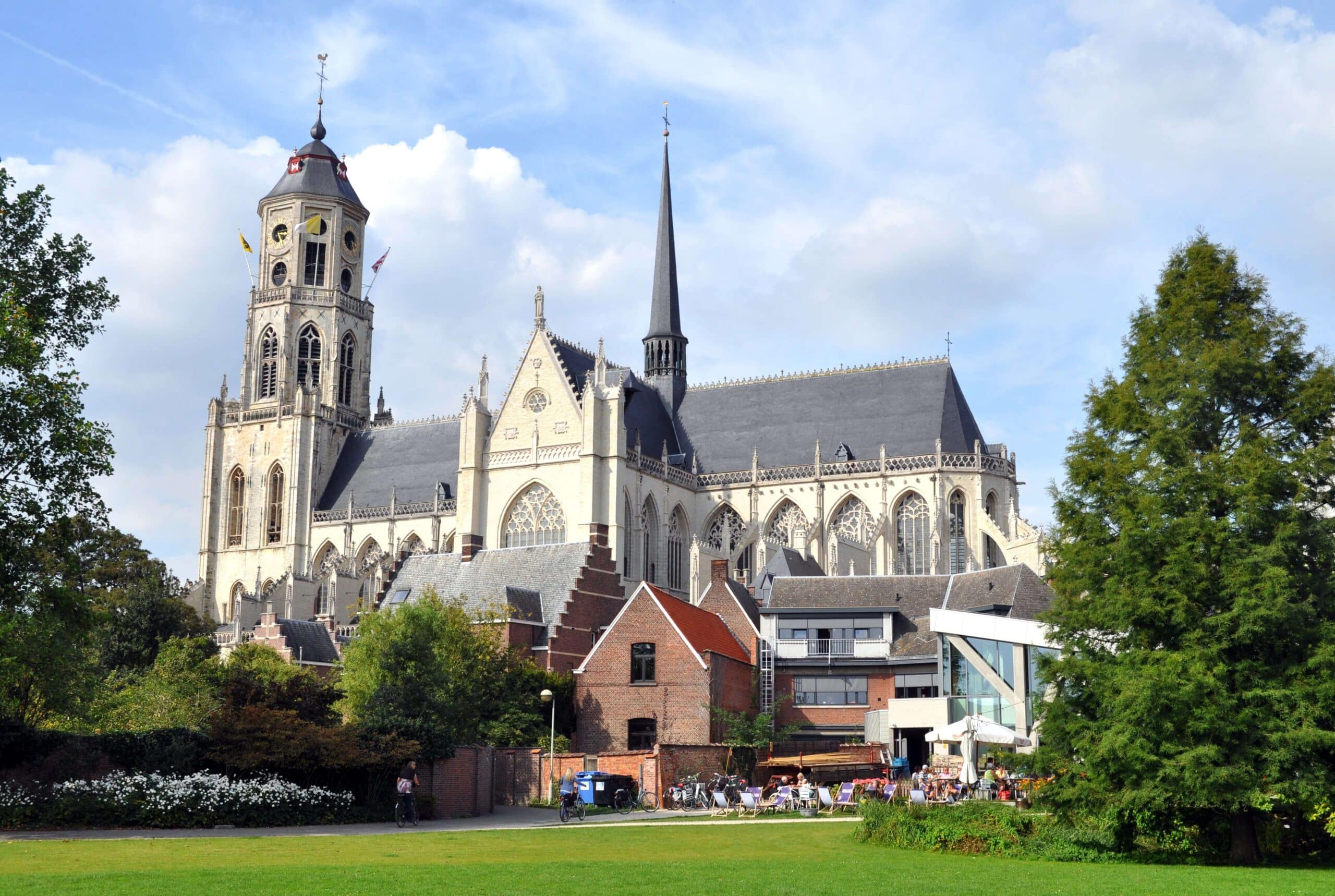 Sint Gummaruskerk exterieur c Visit Lier min