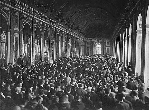 VERSAILLES-Treaty_of_Versailles_Signing_Hall_of_Mirrors