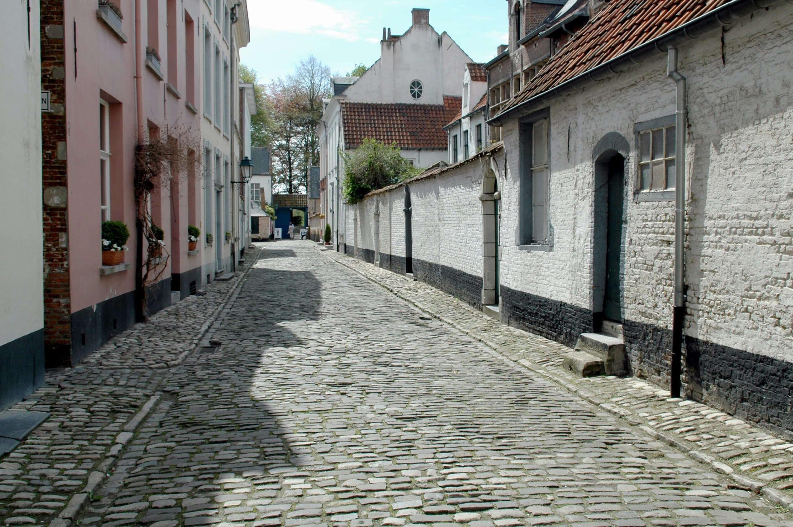 Begijnhof Sint Margaretastraat c Visit Lier min