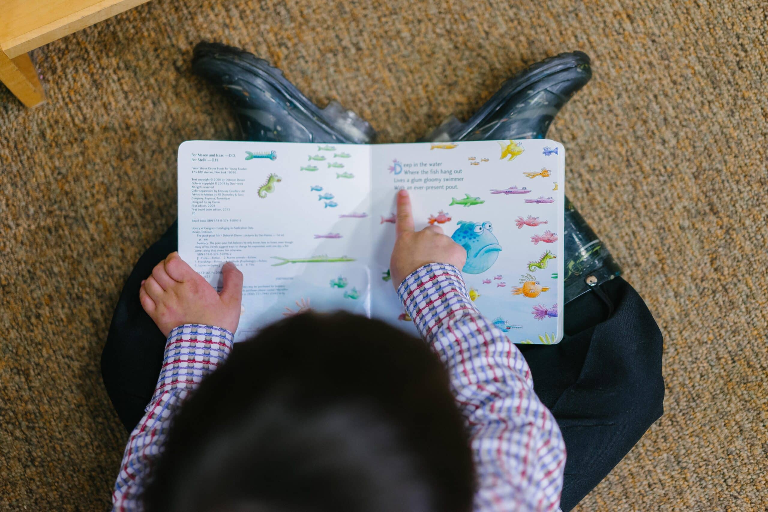 Photo of a boy reading book 1250722