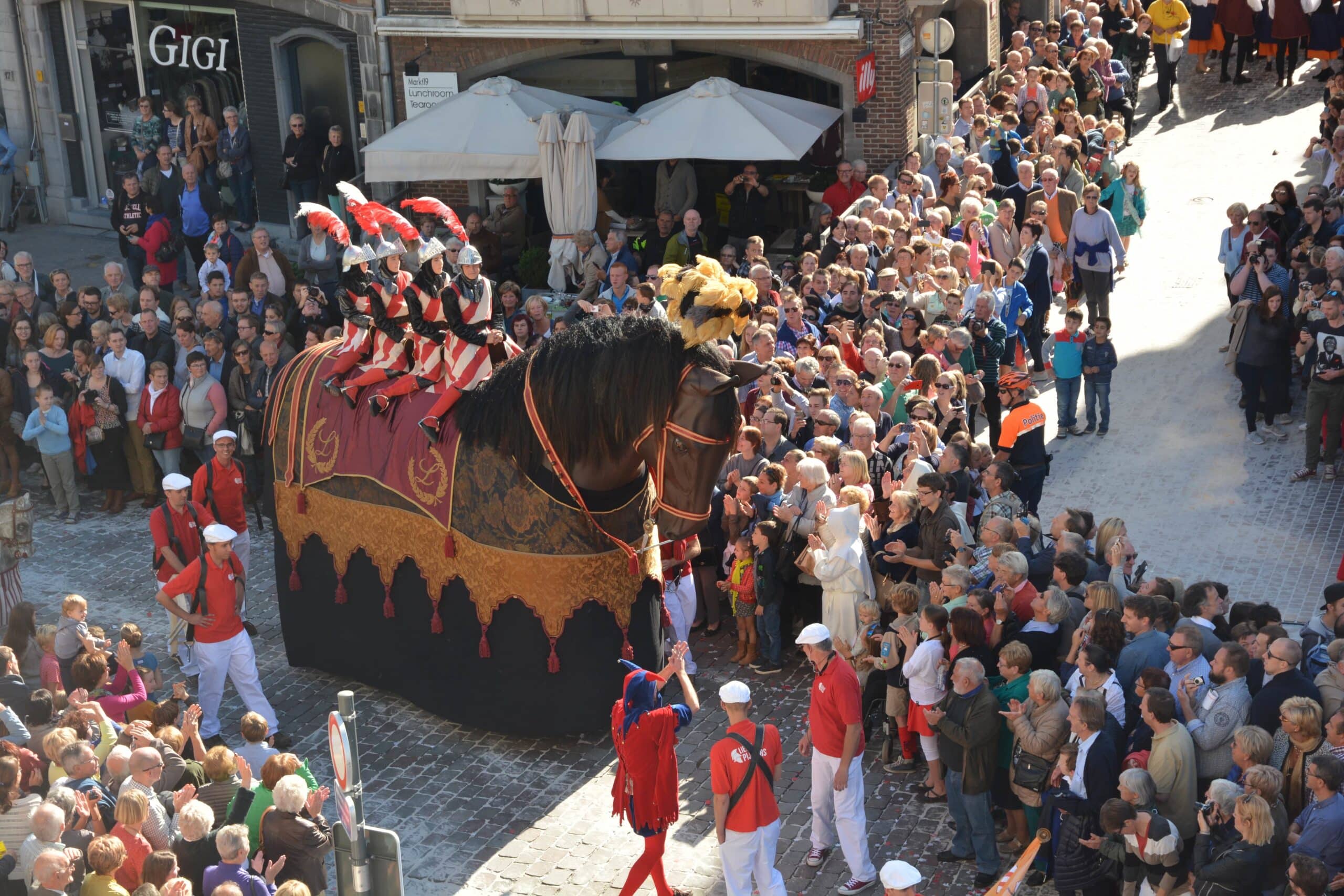 Sfeerbeeld Lierke Plezierke Ommegang c Visit Lier min