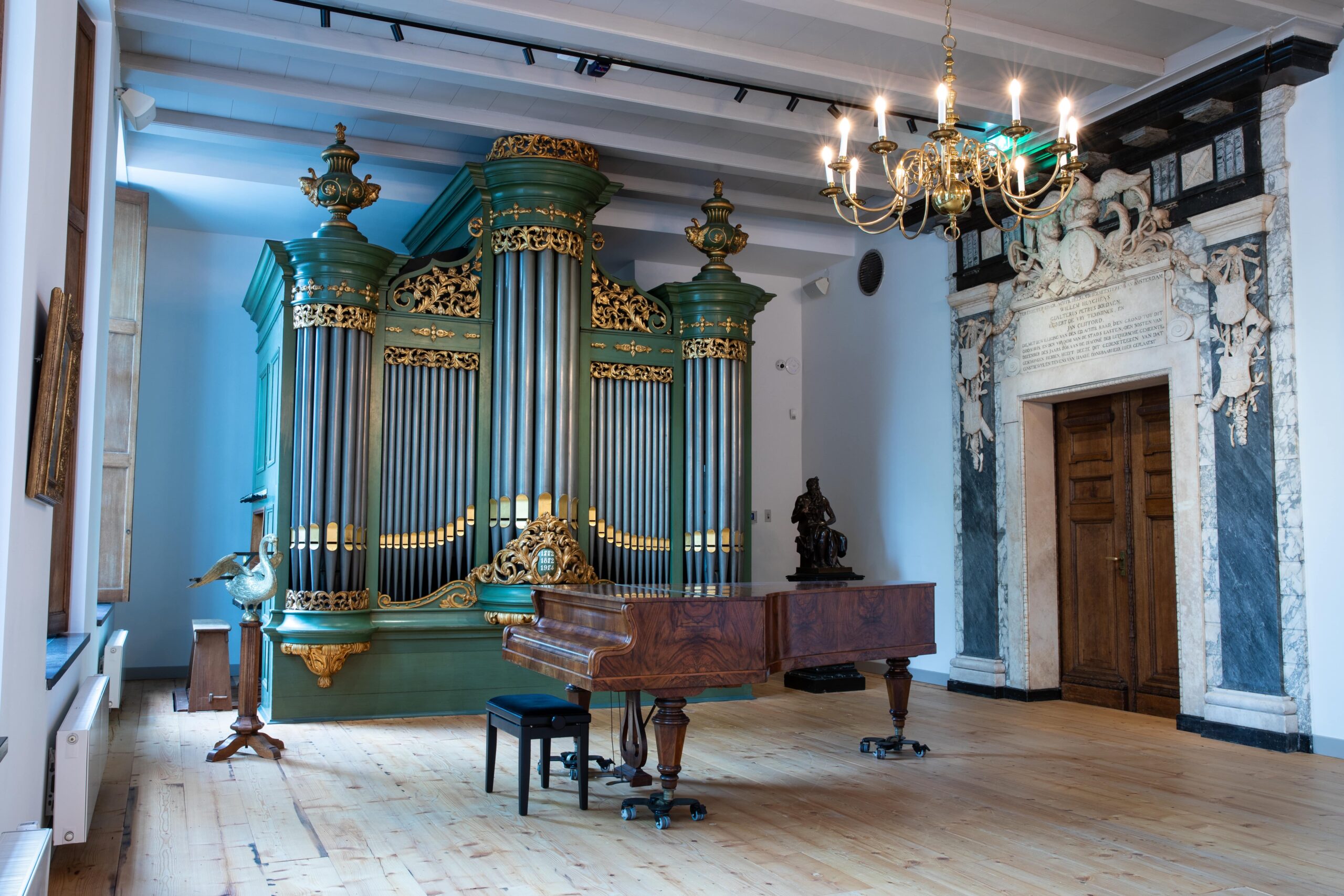 1727 Goulmy Luther Museum orgel en burgemeesterspoort min